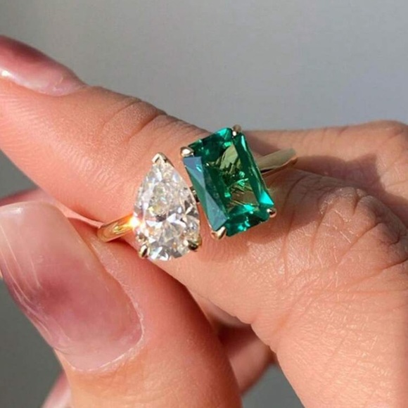 Cubic Zirconia Gemstone Ring - Picture 2 of 5